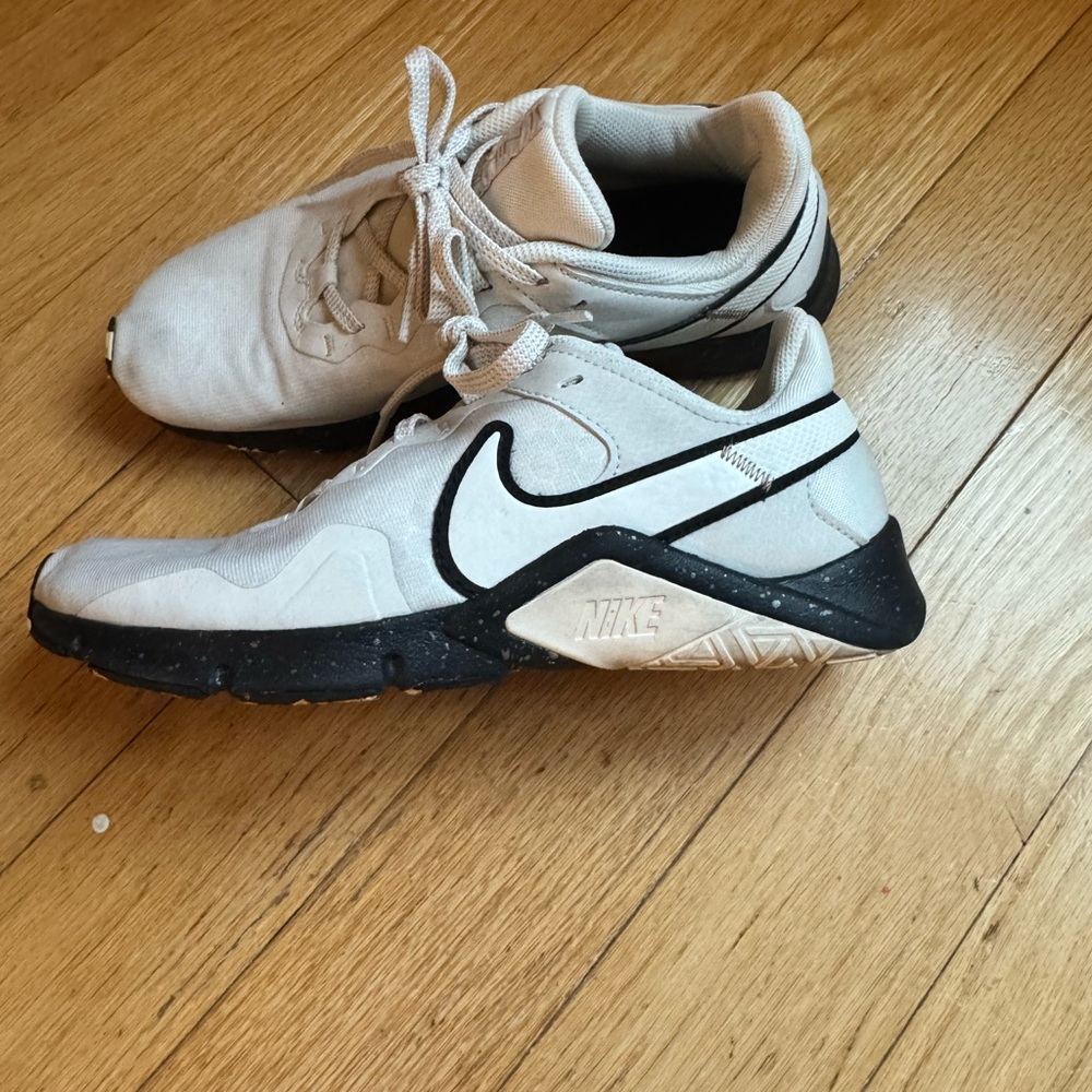 Nike Women's White and Black Trainers